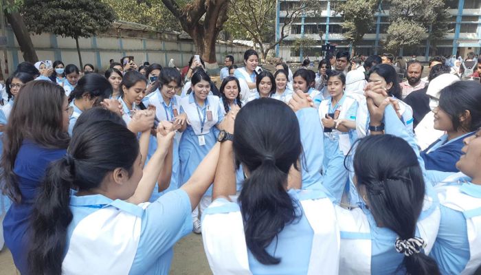 এবারও পাসের হার ও জিপিএ-৫ প্রাপ্তিতে এগিয়ে মেয়েরা