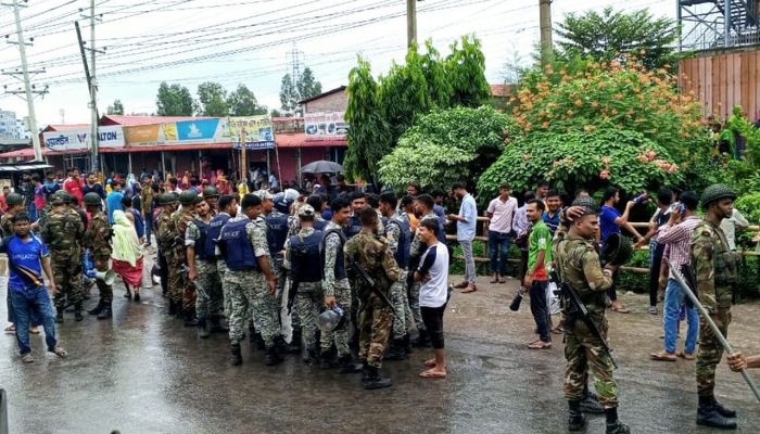 গাজীপুরে দুই কারখানার শ্রমিকদের মধ্যে ধাওয়া-পাল্টা ধাওয়া