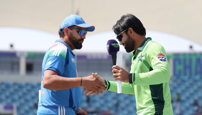 টসে জিতে ব্যাটিংয়ে পাকিস্তান