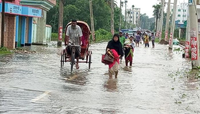 মৌলভীবাজারে বৃষ্টি অব্যাহত, উজানের ঢলে বাড়ছে নদ-নদীর পানি, বন্যার শঙ্কা  