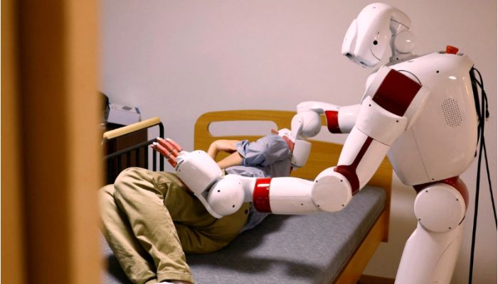 বয়স্কদের যত্নে রোবট 