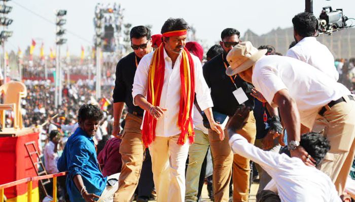 থালাপতি বিজয় : কীভাবে পর্দার নায়ক থেকে জনতার নায়ক হলেন