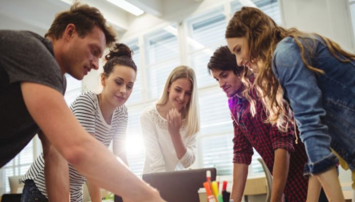 অন্যের কাছে প্রিয় হয়ে ওঠা