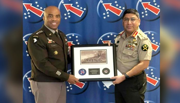 মালয়েশিয়া সফর শেষে দেশে ফিরেছেন সেনাপ্রধান