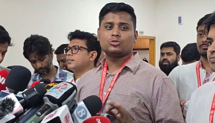 ইসি ‘মেরুদণ্ডহীন’, সুষ্ঠু নির্বাচন দিতে পারবে না: হাসনাত