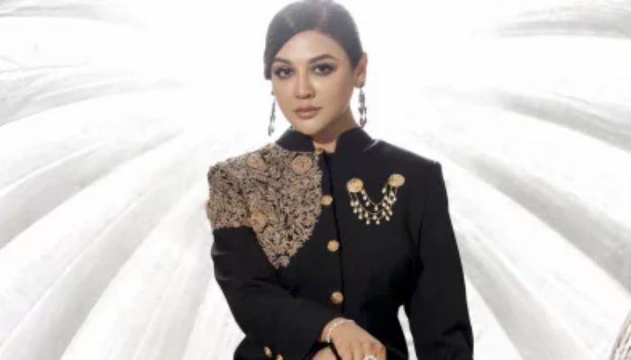 ‘আমার নাকি হেড টু টো প্লাস্টিক সার্জারি করা’