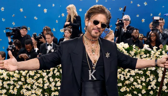 আজ ৬০ বছরে পা দিলেন বলিউড বাদশা শাহরুখ খান