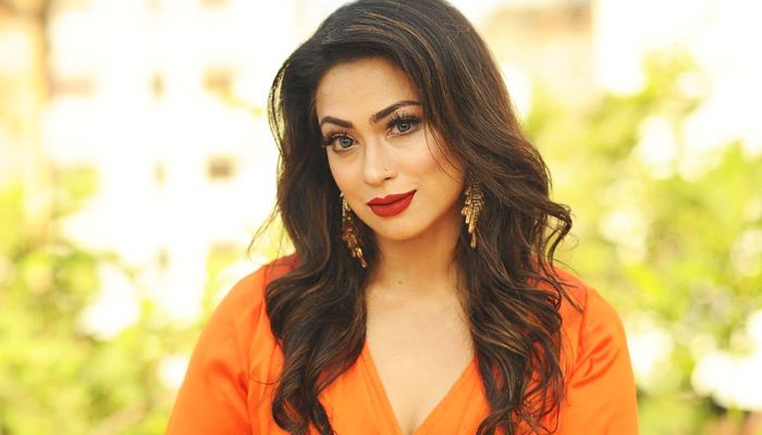 চিত্রনায়িকা পপিকে আইনি নোটিশ