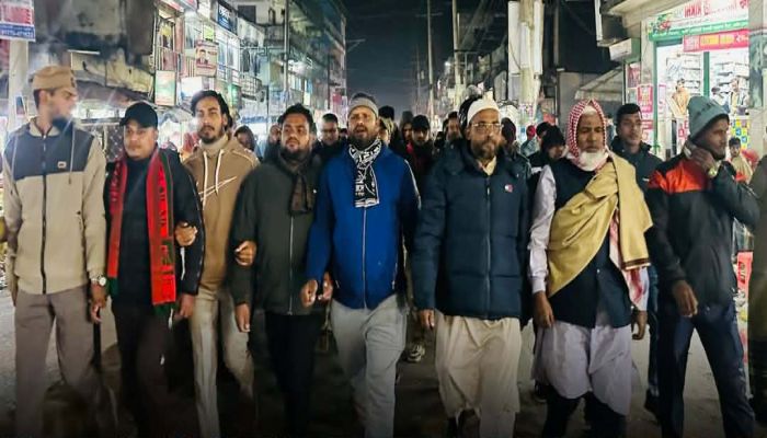 ওসমান হাদির ওপর হামলার প্রতিবাদে বড়লেখায় বিক্ষোভ মিছিল 