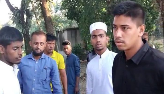 লক্ষ্মীপুরের চরশাহীতে মাদ্রাসার জমি উদ্ধার, দুবৃর্ত্তদের হামলায় আহত-৩