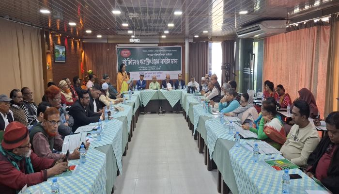 নোয়াখালীতে ‘সুষ্ঠু নির্বাচন ও গণতান্ত্রিক উত্তরণ,নাগরিক ভাবনা’ শীর্ষক গোলটেবিল বৈঠক