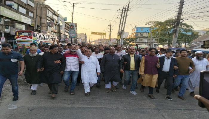 বেগমগঞ্জে হাদীর উপর হামলার প্রতিবাদে বিএনপির বিক্ষোভ মিছিল