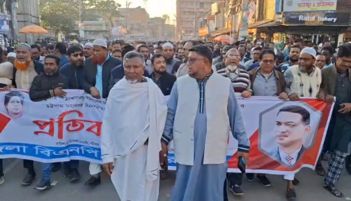 ওসমান হাদির ওপর গুলির প্রতিবাদে জয়পুরহাটে বিএনপির বিক্ষোভ মিছিল
