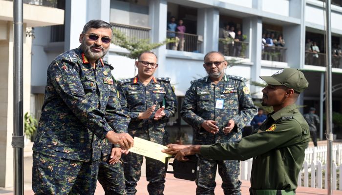 নিজ উদ্যোগে ড্রোন উদ্ভাবনে অনন্য আনসার সদস্য আবুল হোসেন, মিলছে মহাপরিচালকের পৃষ্ঠপোষকতা