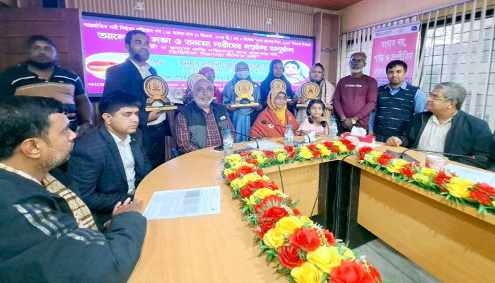 কটিয়াদীতে বেগম রোকেয়া দিবসে ৫ নারী পেলো অদম্য নারী পুরস্কার