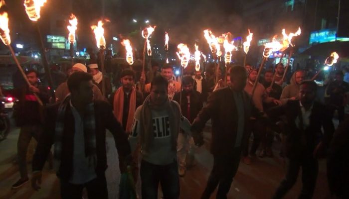 হাদিকে হত্যার চেষ্টা প্রতিবাদে নাটোরে মশাল মিছিল