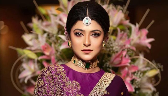 অভিমান ভুলে স্বামীর কাছে ফিরলেন অভিনেত্রী, চাইলেন ক্ষমা