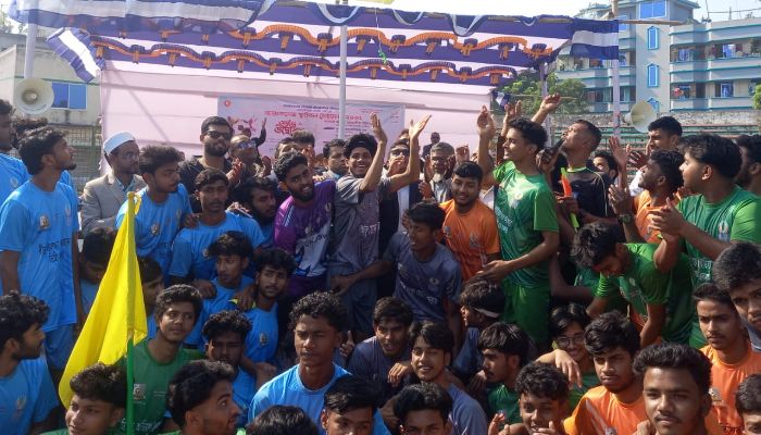 মাদারীপুরে আন্তঃকলেজ ফুটবল টুর্নামেন্টের উদ্বোধন