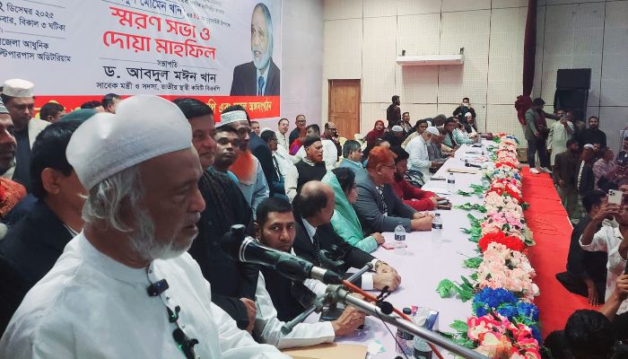 মোমেন খান দেশে খাদ্য স্বয়ংসম্পূর্ণ করেছিল ডক্টর আব্দুল মঈন খান 