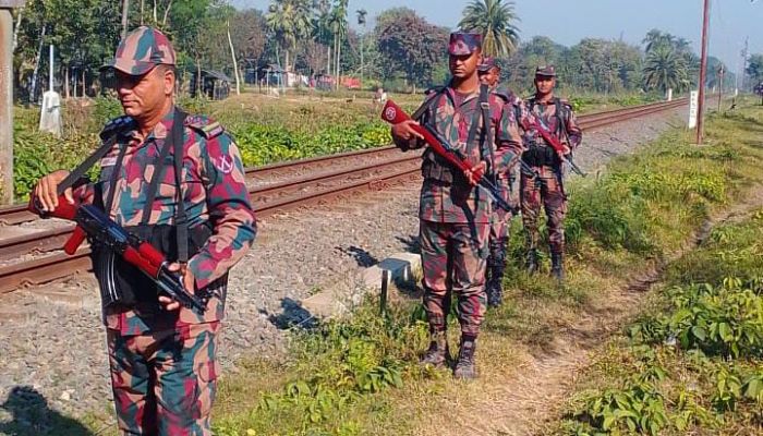 হাদির ওপর হামলায় জড়িতদের দেশত্যাগ ঠেকাতে জয়পুরহাট সীমান্তে বিজিবির সর্তকতা