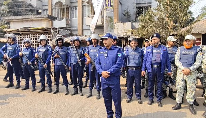 নির্বাচন সামনে রেখে ঝিনাইদহে পুলিশের মহড়া