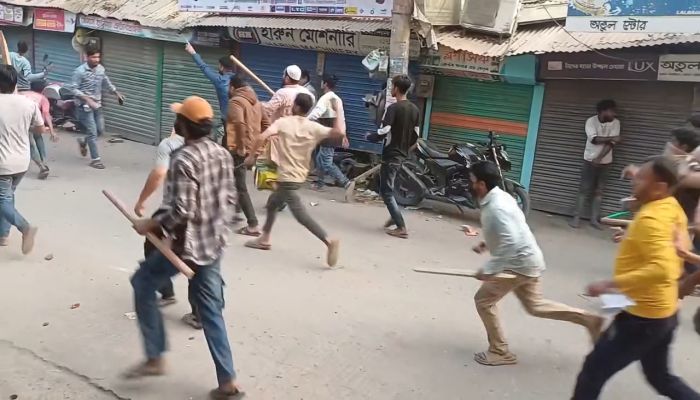 হোমনায় বিএনপি ও বিদ্রোহী প্রার্থীর সমর্থকদের মধ্যে ধাওয়া পাল্টা ধাওয়া