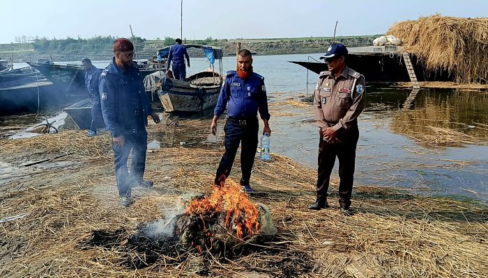 টাঙ্গাইলে নিষিদ্ধ কারেন্ট জাল জব্দ