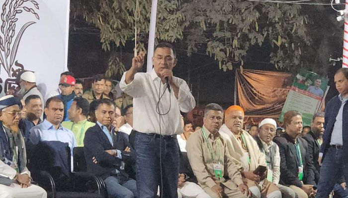 তাহাজ্জুদের নামাজ পড়ে ভোটকেন্দ্রে যান, ফজর পড়ুন সেখানেই’ — ধানের শীষে ভোট চাইলেন তারেক রহমান