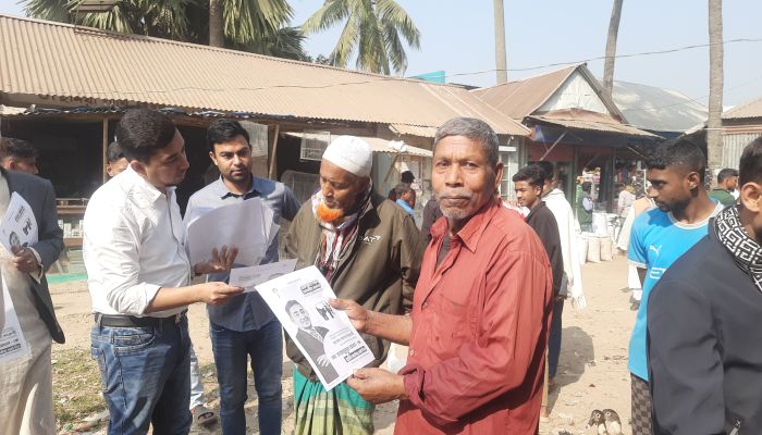 চাঁদপুর-২ আসনে সংসদ সদস্য পদপ্রার্থী ফয়জুন্নুর আখনের নির্বাচনি গণসংযোগ