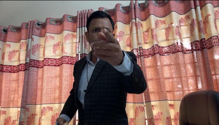 কাবিখা-কাবিটা প্রকল্পে হরিলুট, প্রশ্ন করায় সাংবাদিককে কর্মকর্তার হুমকি 