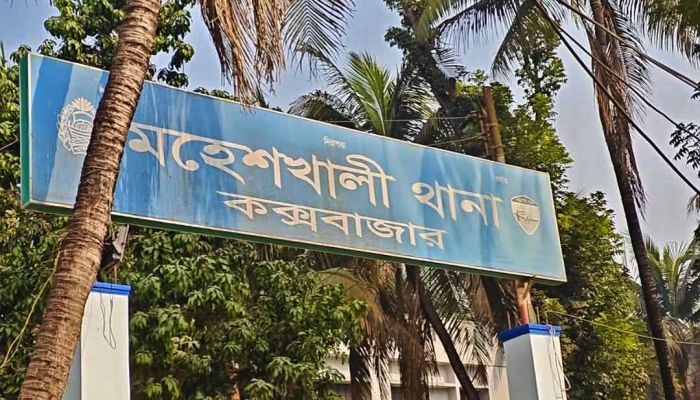 মহেশখালী থানার হাজতে বসে টিকটক, পুলিশের দায়িত্ব প্রশ্নবিদ্ধ !