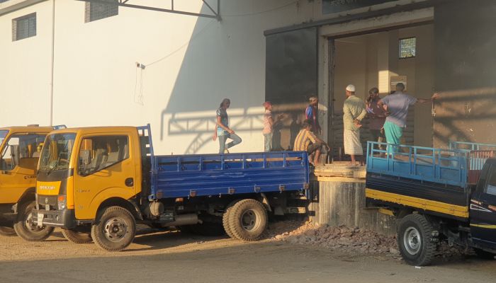 মৌলভীবাজার থেকে প্রতিদিন যাচ্ছে ৬০ মেট্রিক টন টিসিবি পণ্য, অবকাঠামো নির্মাণে সরবরাহে বেড়েছে গতি