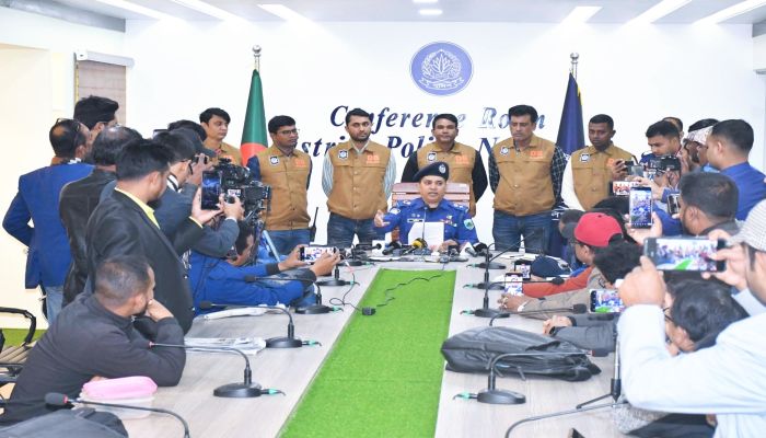 নওগাঁয় আন্তঃজেলা ডাকাত চক্রের ৬ সদস্য গ্রেফতার