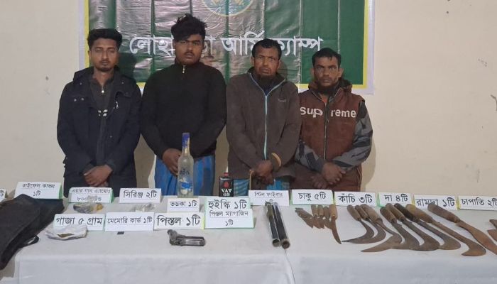 লোহাগড়ায় আগ্নেয়াস্ত্র, গুলি ও বিপুল পরিমাণ দেশীয় অস্ত্রসহ ৪ জন গ্রেফতার 
