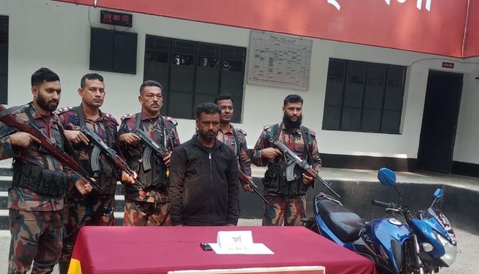 জীবননগরে স্বর্ণের বারসহ আটক ১