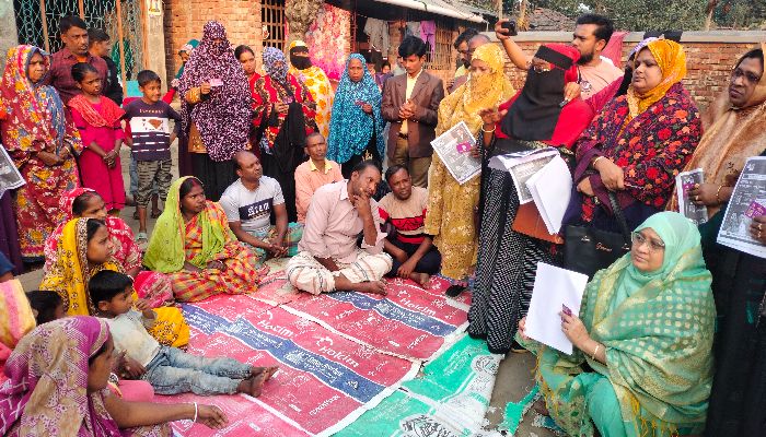 ৫ নং ওয়ার্ডে তারেক রহমানের ৮ দফা রাষ্ট্র বিনির্মাণ কর্মসূচির লিফলেট বিতরণ ও ফ্যামিলি কার্ড বিষয়ে উঠান বৈঠক