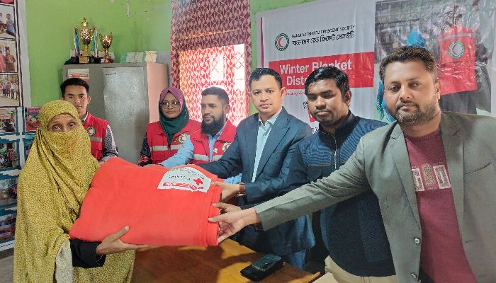 মাটিরাঙ্গায় যুব রেড ক্রিসেন্টের উদ্যোগে শীতবস্ত্র বিতরণ