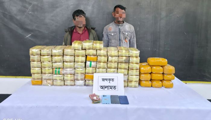 কক্সবাজারে র‍্যাব-১৫ এর অভিযানে ইয়াবা-হিরোইনসহ গ্রেফতার-২