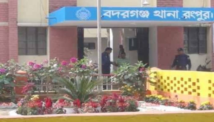 পাওনা টাকা চাইতে গেলে হুমকি, থানায় অভিযোগ