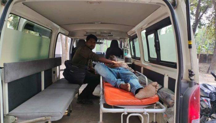 ভৈরবে কিস্তির টাকা চাইতে গিয়ে টেঁটার আঘাতে গুরুতর আহত এনজিওর এরিয়া ম্যানেজার