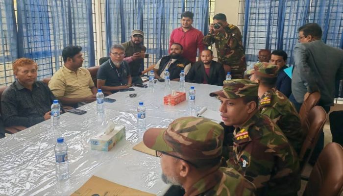 ঝুঁকিপূর্ণ ১৭ ভোটকেন্দ্র: সেনাবাহিনী-সাংবাদিক মতবিনিময় সভা