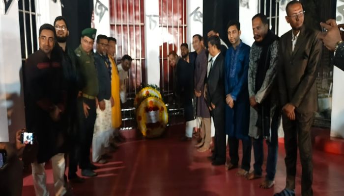 জীবননগরে শহীদ মিনারে সর্বস্তরের মানুষের শ্রদ্ধা