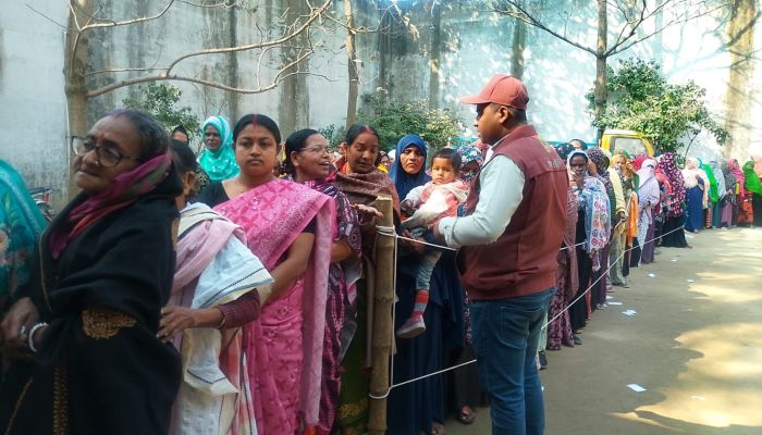 দুই একটি বিচ্ছিন্ন ঘটনা ছাড়া রাজশাহীতে চলছে শান্তিপূর্ণ নির্বাচন