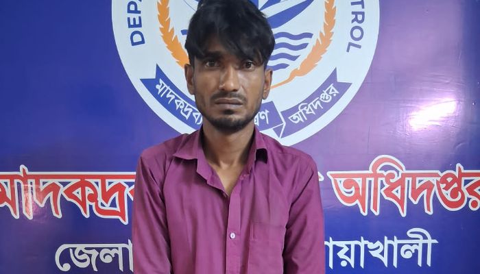 নোয়াখালীতে প্লাস্টিকের জুতার ভেতরে ইয়াবা পাচারকালে, ২৯৭০ পিসসহ গ্রেপ্তার ১