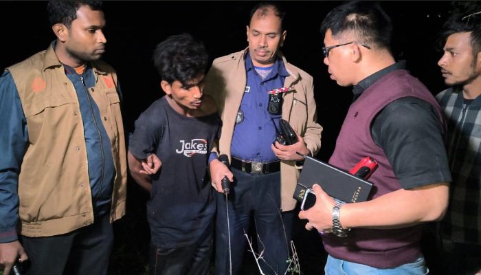 স্বামীর রামদার কোপে স্ত্রী ও বান্ধবীর হাত বিচ্ছিন্ন 