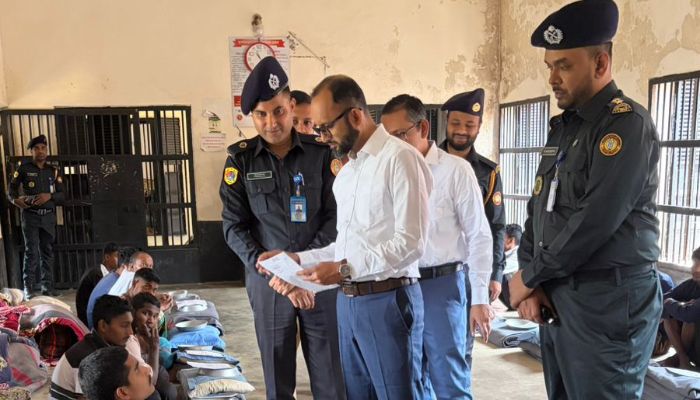 মৌলভীবাজার জেলা কারাগার পরিদর্শনে জেলা প্রশাসক, যাচাই করলেন বন্দিদের স্বাস্থ্যসেবা