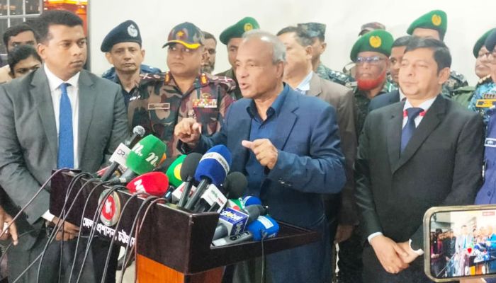 নির্বাচনে কোনো ধরনের বিশৃঙ্খলা করতে দেওয়া হবে না : স্বরাষ্ট্র উপদেষ্টা