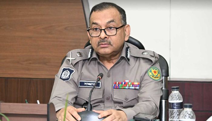 ঢাকায় ভোটকেন্দ্রে সর্বোচ্চ নিরাপত্তা নিশ্চিত করার নির্দেশ