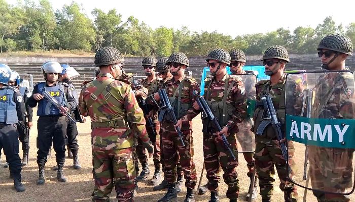 মৌলভীবাজারে ভোট কেন্দ্রে যেভাবে সহিংসতা নিয়ন্ত্রণে কাজ করবে সেনা-পুলিশ সহ যৌথ বাহিনী