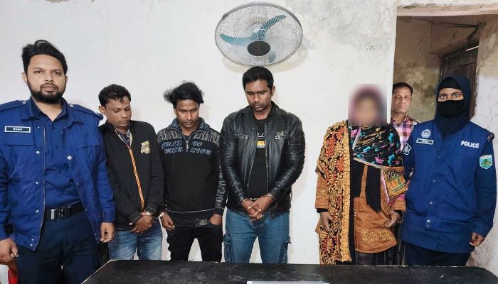 পুলিশের অভিযানে ইয়াবাসহ আটক ৪